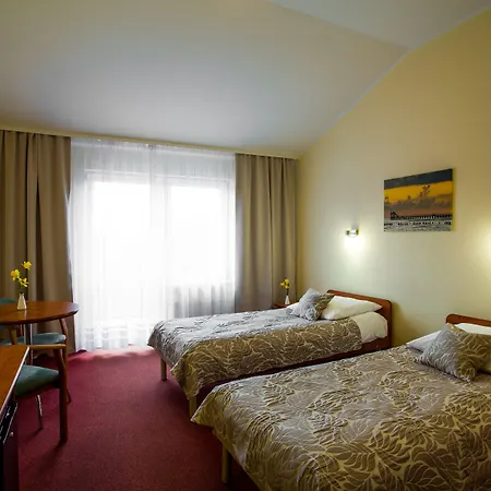 Hotel *** Nat
